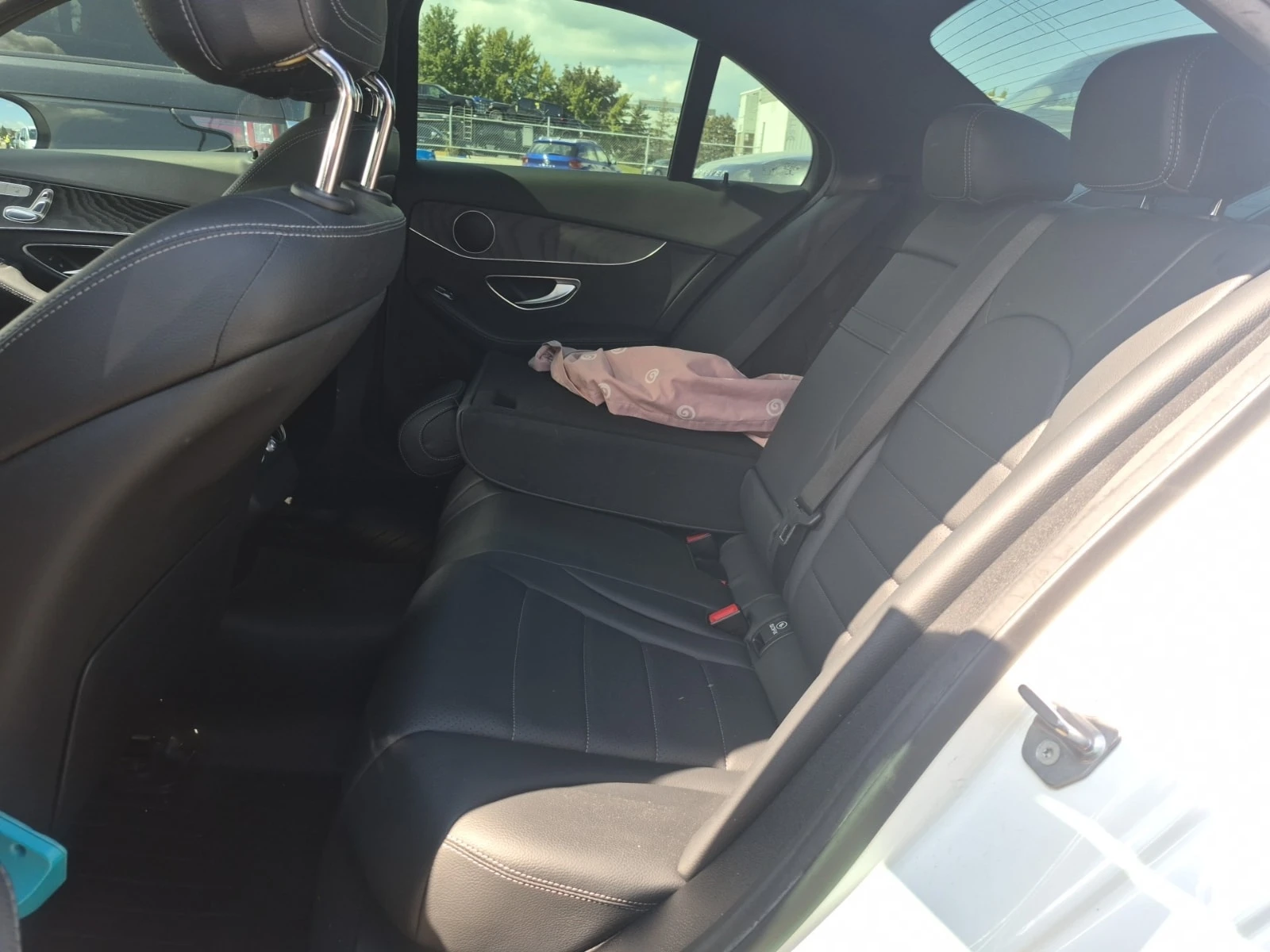 Mercedes-Benz C 300 * CARFAX * АВТОКРЕДИТ БЕЗ ПЪРВОНАЧАЛНА ВНОСКА, снимка 11 - Автомобили и джипове - 55887089