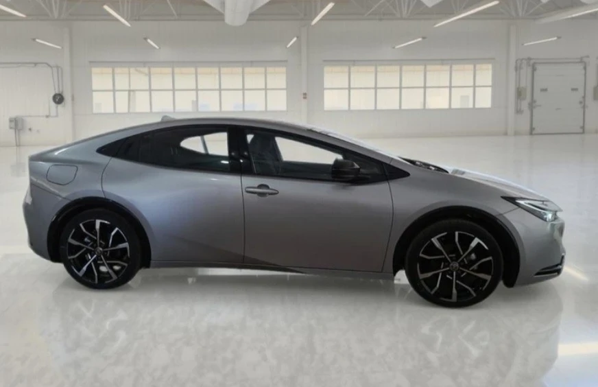 Toyota Prius !!!ОЧАКВАН ВНОС!!! 2.0 PHEV 223hp ГАРАНЦИЯ!!!, снимка 2 - Автомобили и джипове - 55946602