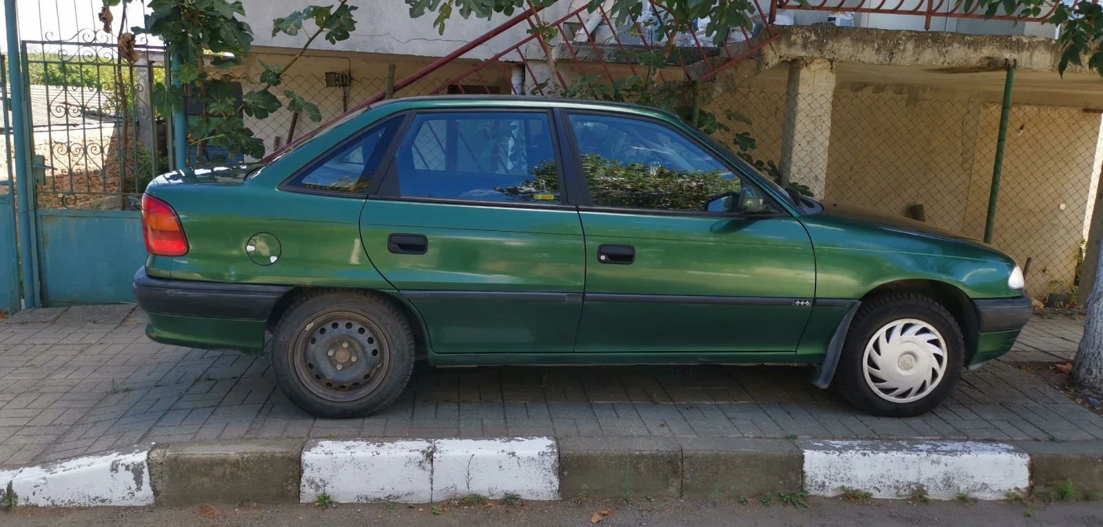 Opel Astra 1.6mi, снимка 5 - Автомобили и джипове - 56346539