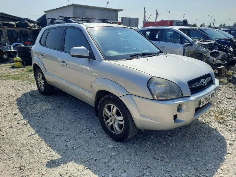 Hyundai Tucson 2.0 CRDI, снимка 2 - Автомобили и джипове - 41545702