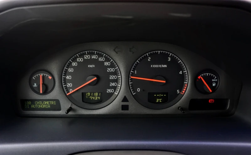 Volvo V70 2.5D OPTIMA , снимка 9 - Автомобили и джипове - 48247786