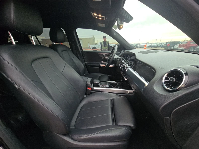 Mercedes-Benz GLB 250 4MATIC | 7 МЕСТА | ДВА КЛЮЧА | ПАНОРАМА, снимка 9 - Автомобили и джипове - 53262307