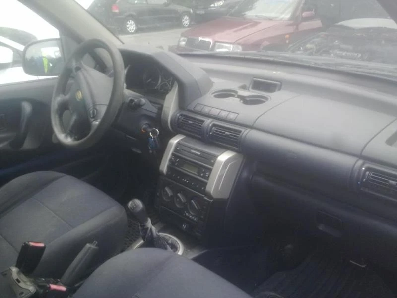 Land Rover Freelander 2.0 TD4, снимка 3 - Автомобили и джипове - 48320097