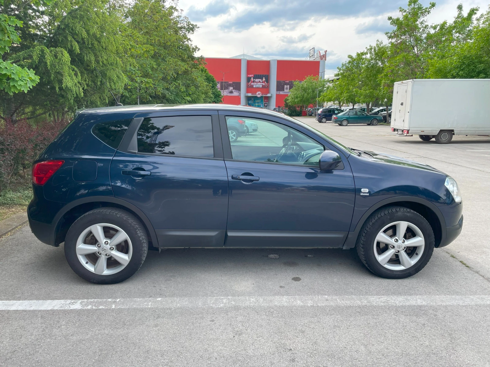 Nissan Qashqai 2.0i - изображение 5
