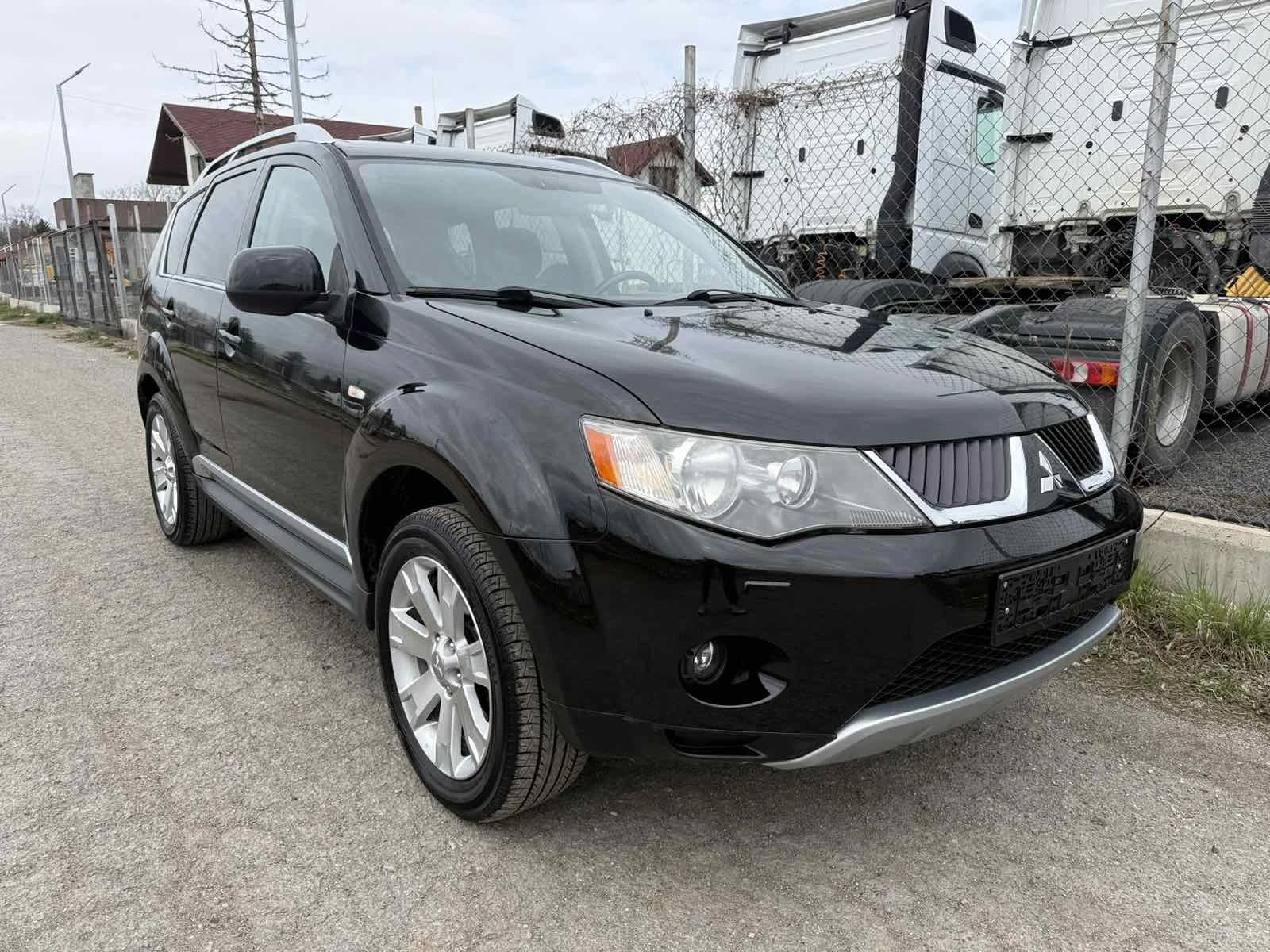 Mitsubishi Outlander 2.4i Швейцария, снимка 6 - Автомобили и джипове - 54046090