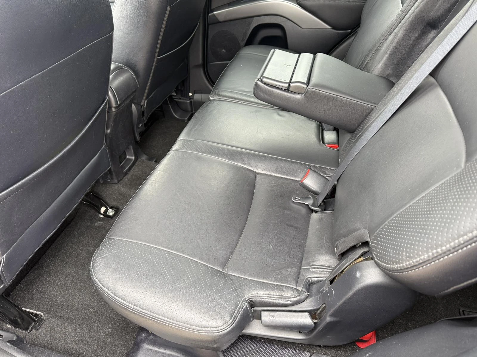 Mitsubishi Outlander 2.4i Швейцария, снимка 7 - Автомобили и джипове - 54046090