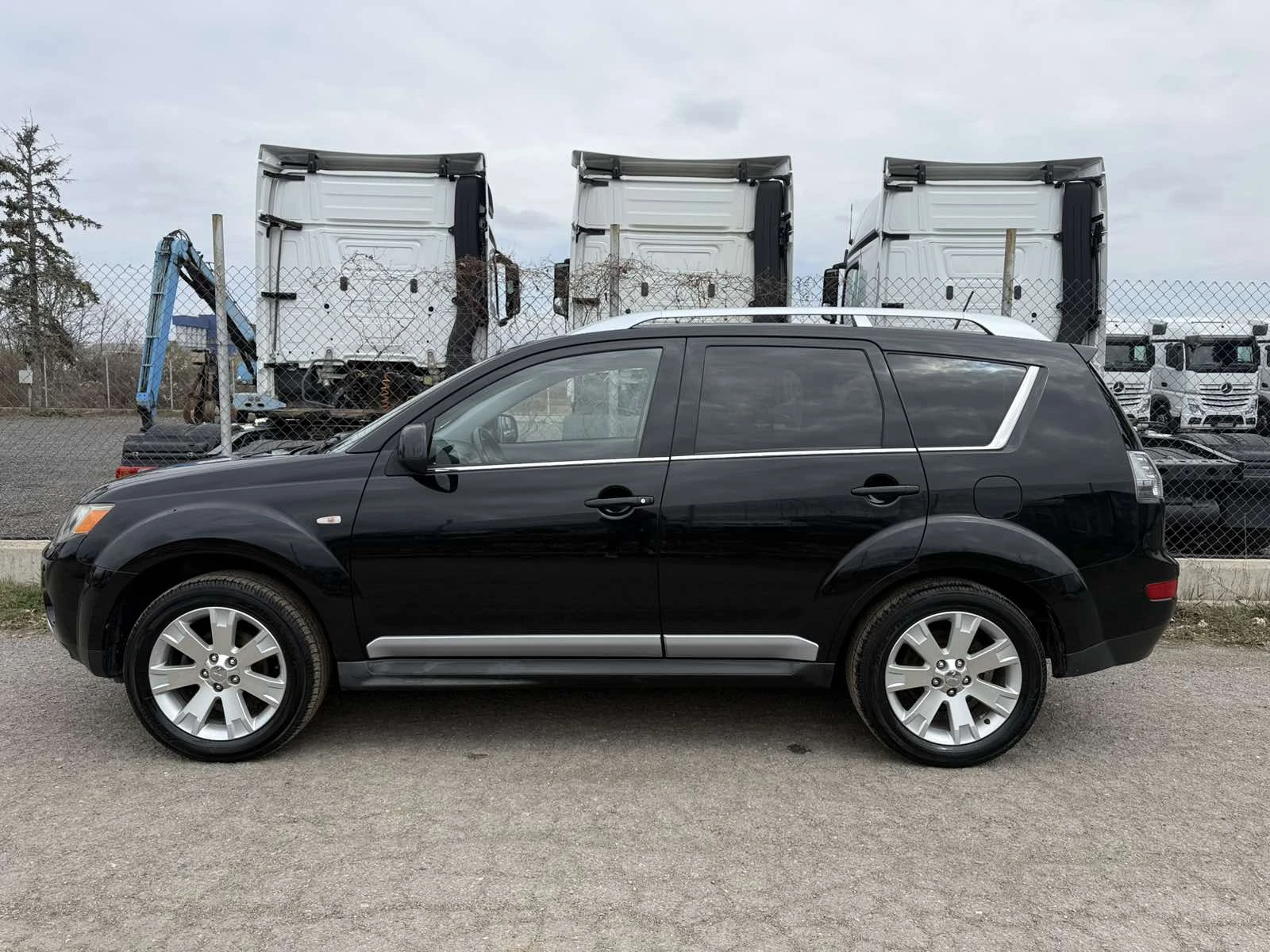 Mitsubishi Outlander 2.4i Швейцария, снимка 2 - Автомобили и джипове - 54046090