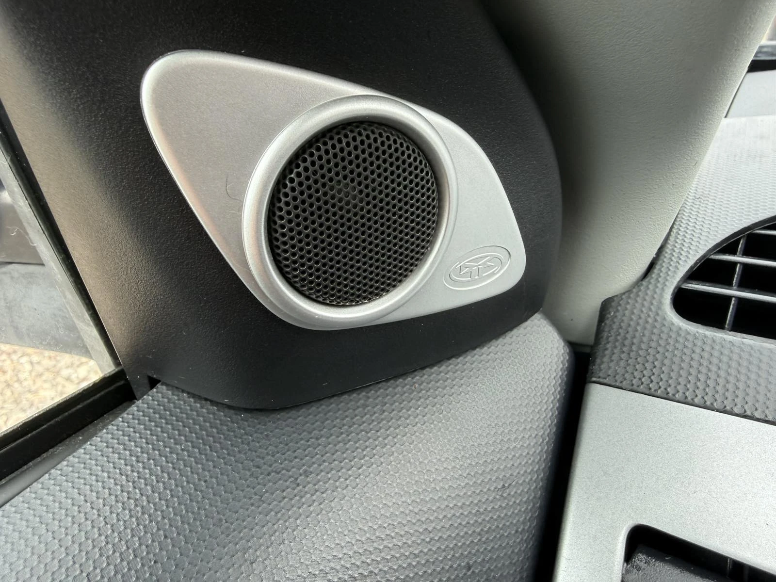 Mitsubishi Outlander 2.4i Швейцария, снимка 15 - Автомобили и джипове - 54046090