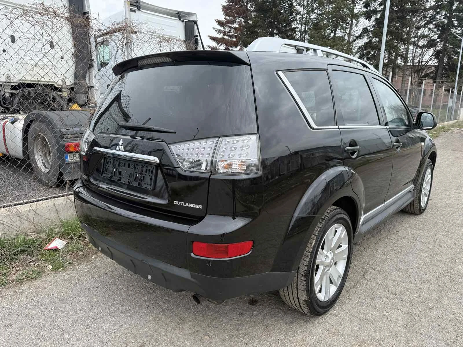 Mitsubishi Outlander 2.4i Швейцария, снимка 4 - Автомобили и джипове - 54046090