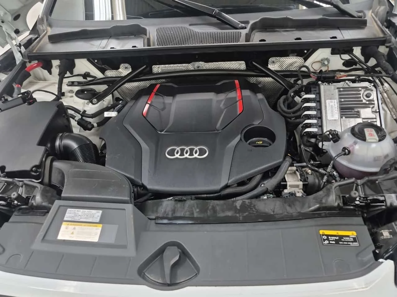 Audi SQ5 TECHNIK| BANG & OLUFSEN| PANO| ЧЕРВЕН САЛОН| CARFA, снимка 8 - Автомобили и джипове - 54228092