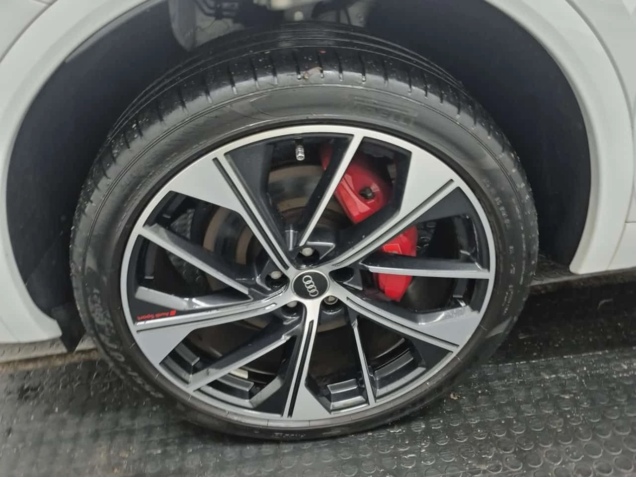 Audi SQ5 TECHNIK| BANG & OLUFSEN| PANO| ЧЕРВЕН САЛОН| CARFA, снимка 6 - Автомобили и джипове - 54228092