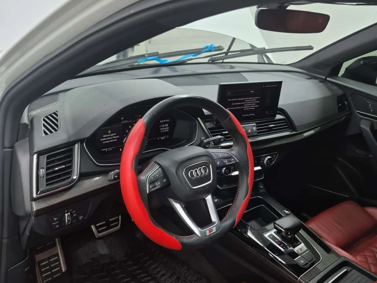 Audi SQ5 TECHNIK| BANG & OLUFSEN| PANO| ЧЕРВЕН САЛОН| CARFA, снимка 10 - Автомобили и джипове - 54228092