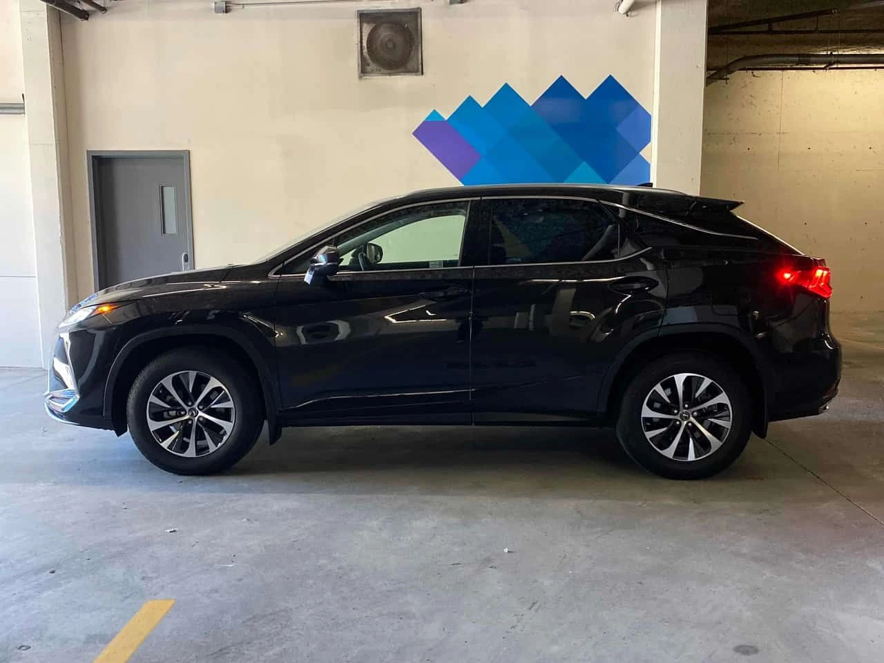 Lexus RX 350 ДИСТРОНИК * ОБДУХВАНЕ * ПАНО * 2 КОМПЛЕКТА ГУМИ, снимка 2 - Автомобили и джипове - 55074104