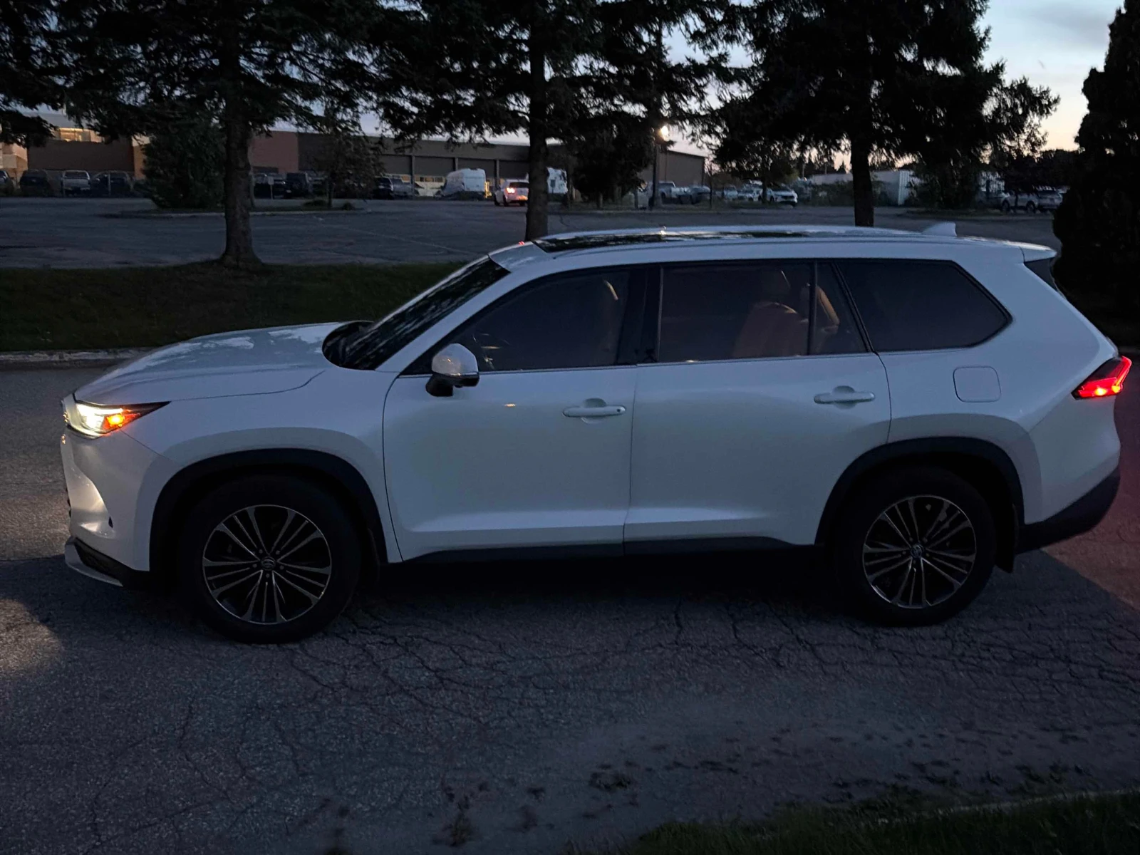 Toyota Grand Highlander * Hybrid Platinum * AWD *  CARFAX * , снимка 2 - Автомобили и джипове - 56086293