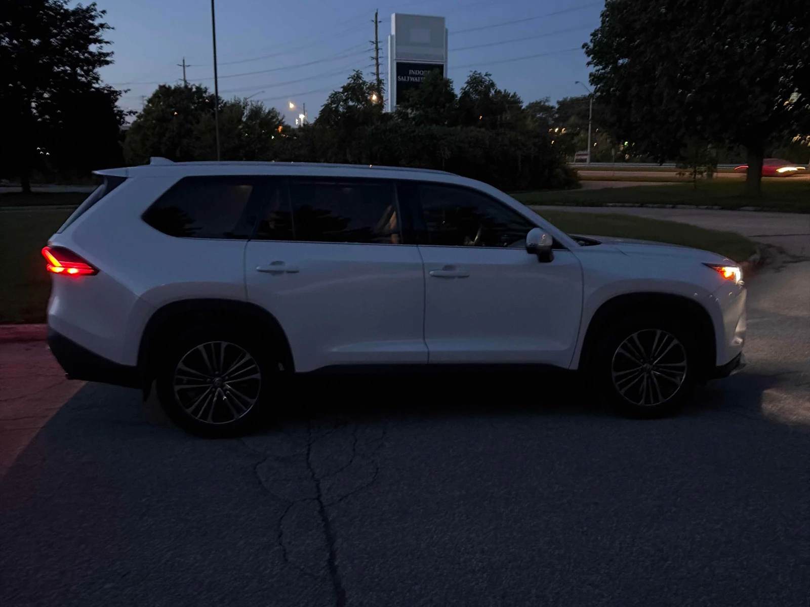Toyota Grand Highlander * Hybrid Platinum * AWD *  CARFAX * , снимка 3 - Автомобили и джипове - 56086293