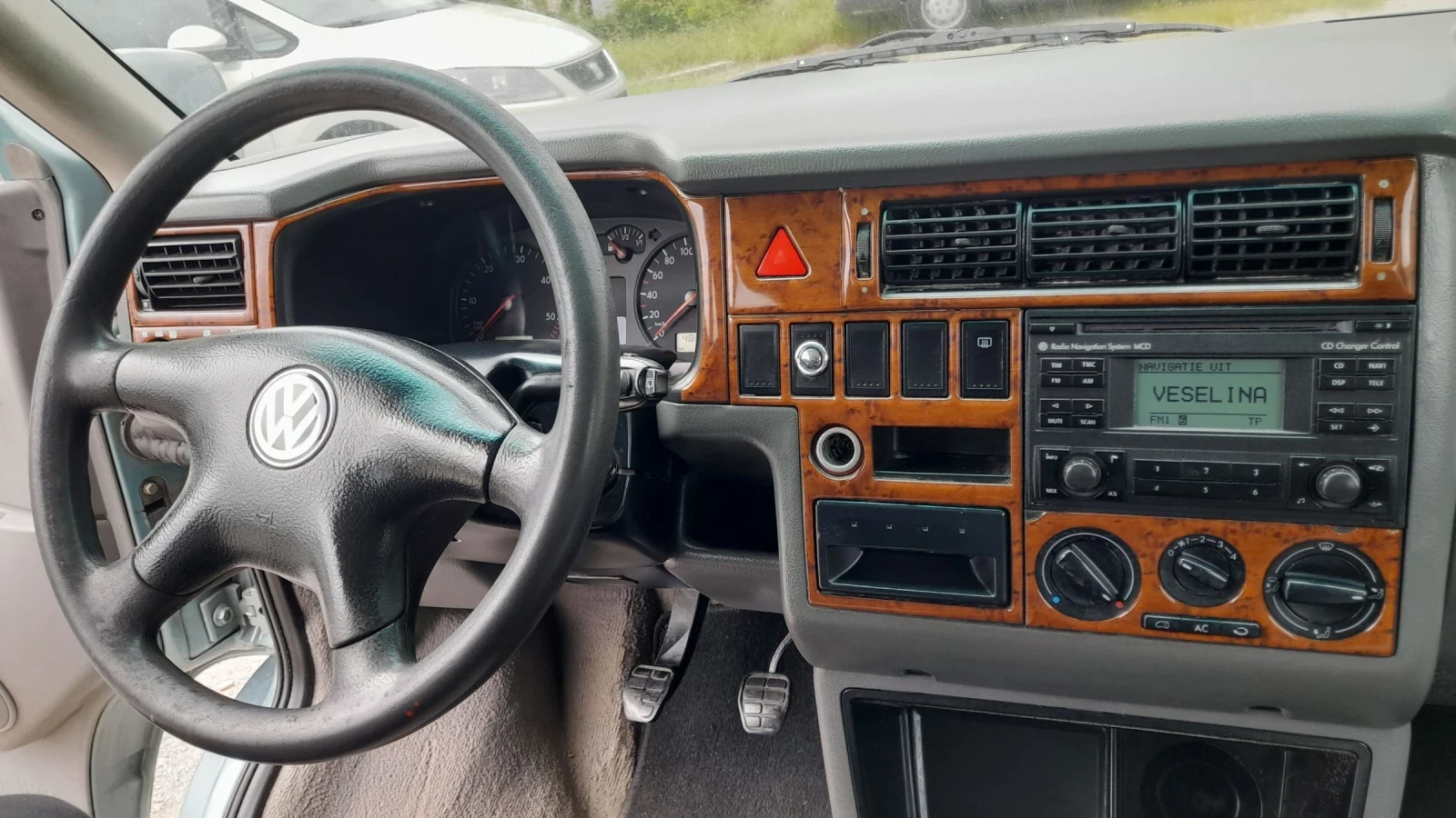 VW Transporter 2.5TDI 151kc Klima 4+ 1m , снимка 11 - Бусове и автобуси - 54498960