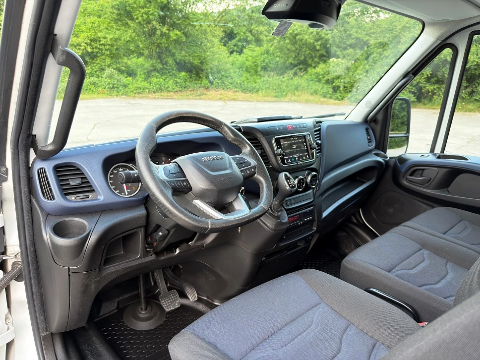 Iveco 35c18 3.0* Hi-MATIC* LED* КЛИМА* СР.БАЗА* до 3.5т , снимка 11 - Бусове и автобуси - 54783813