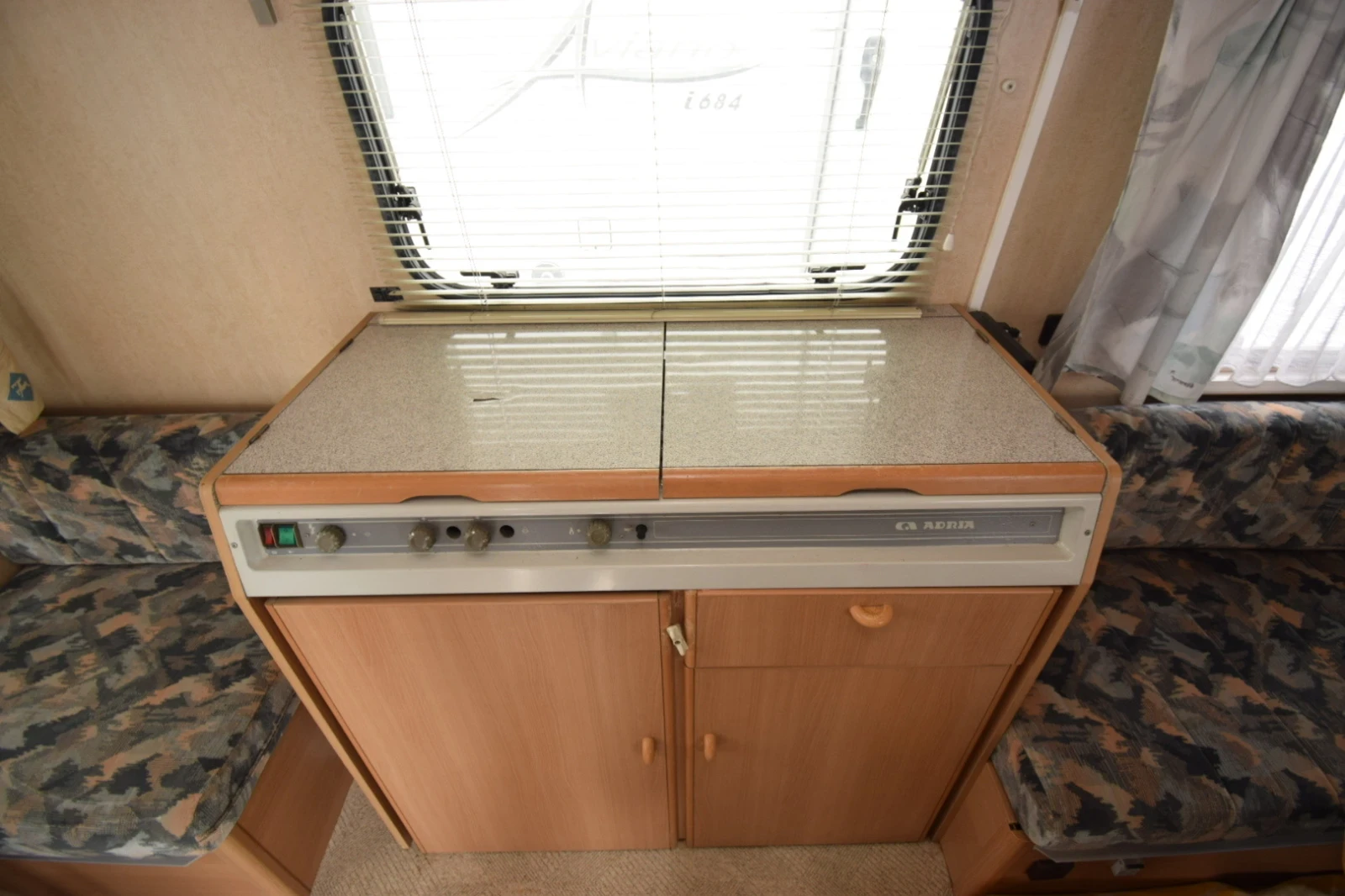 Каравана Adria 350+ форселт, снимка 8 - Каравани и кемпери - 54490831