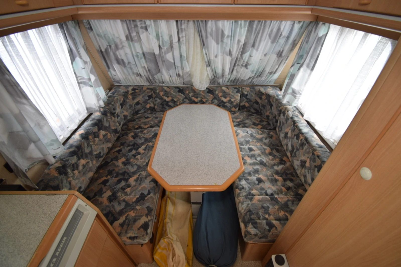Каравана Adria 350+ форселт, снимка 4 - Каравани и кемпери - 54490831