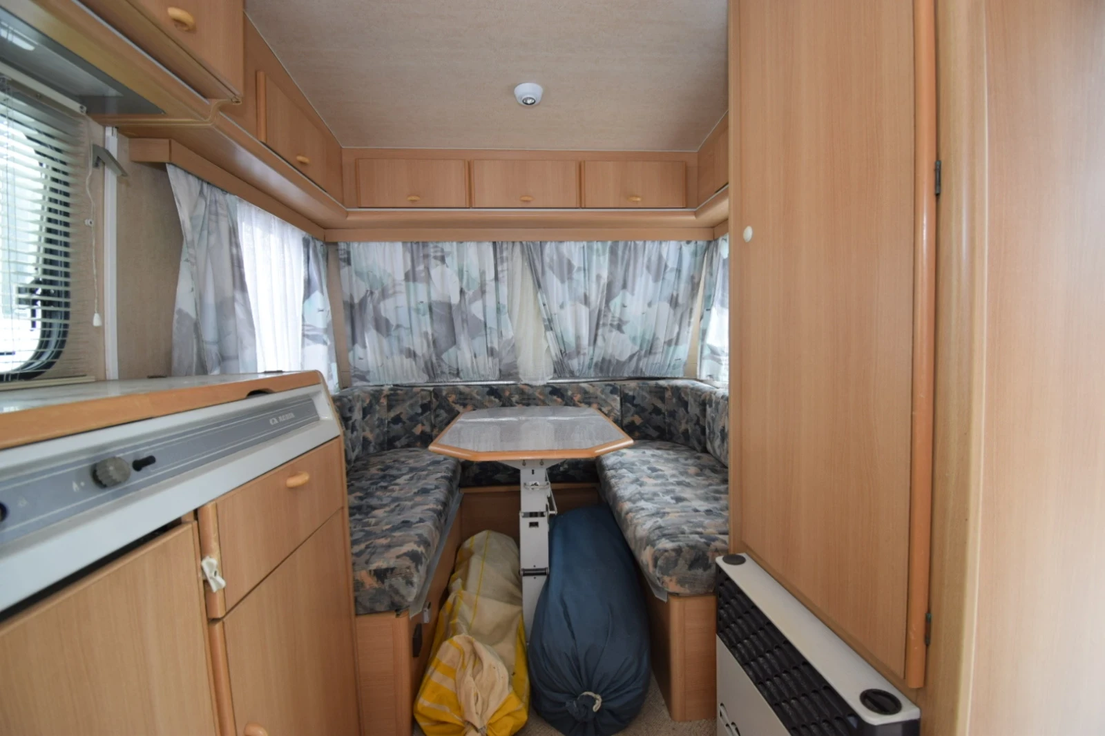 Каравана Adria 350+ форселт, снимка 3 - Каравани и кемпери - 54490831