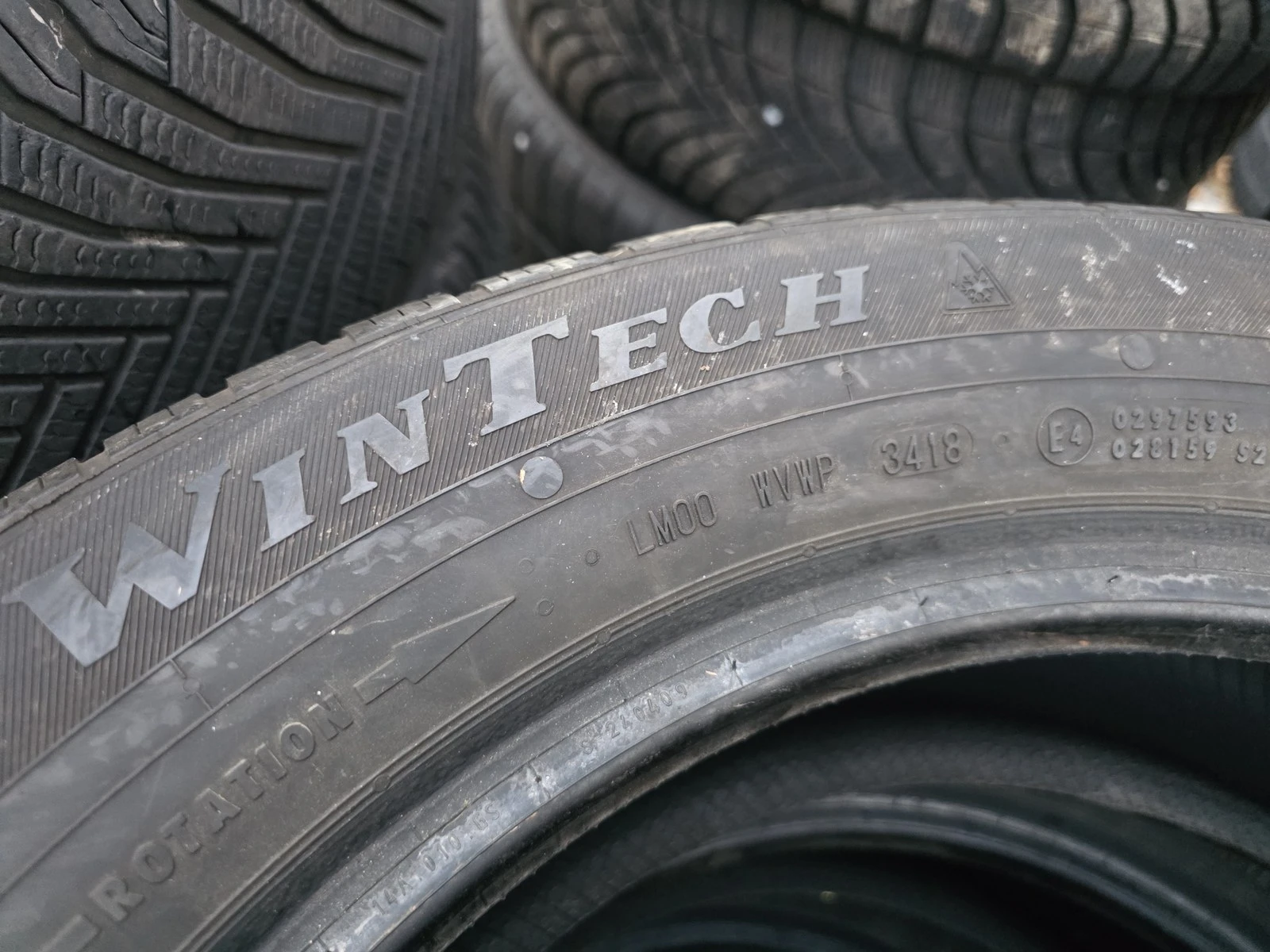 Гуми Зимни 225/55R17, снимка 4 - Гуми и джанти - 56663245