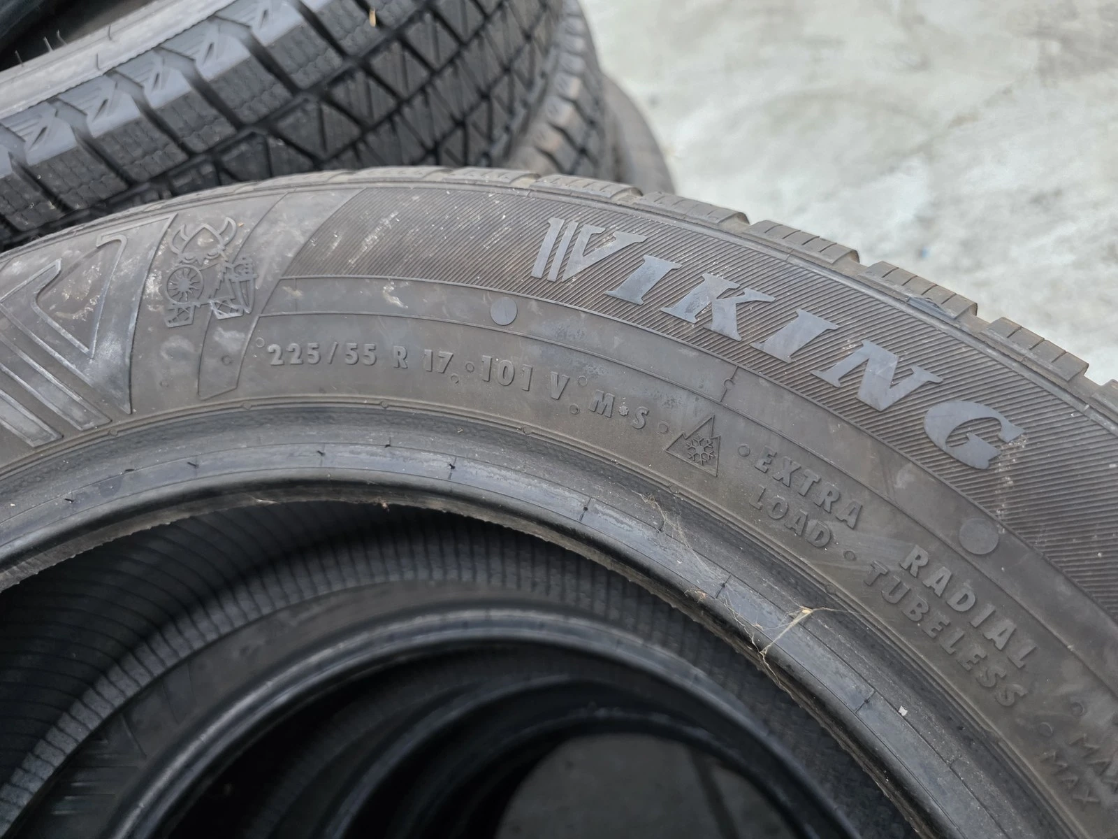 Гуми Зимни 225/55R17, снимка 2 - Гуми и джанти - 56663245