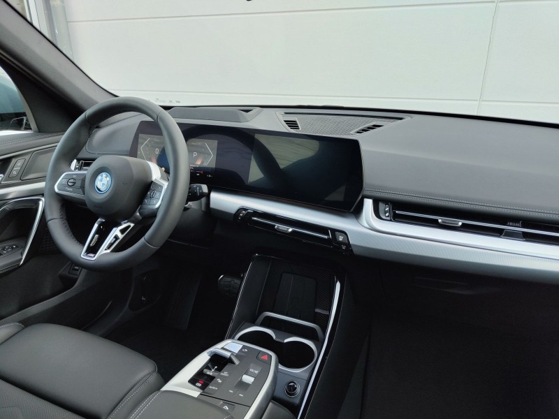 BMW iX1 eDrive20 M-Sport = NEW= Гаранция, снимка 9 - Автомобили и джипове - 46431683