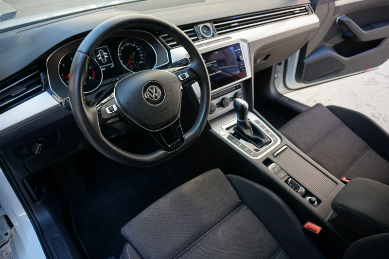 VW Passat 2.0 TDI БГ LED, снимка 11 - Автомобили и джипове - 47008488