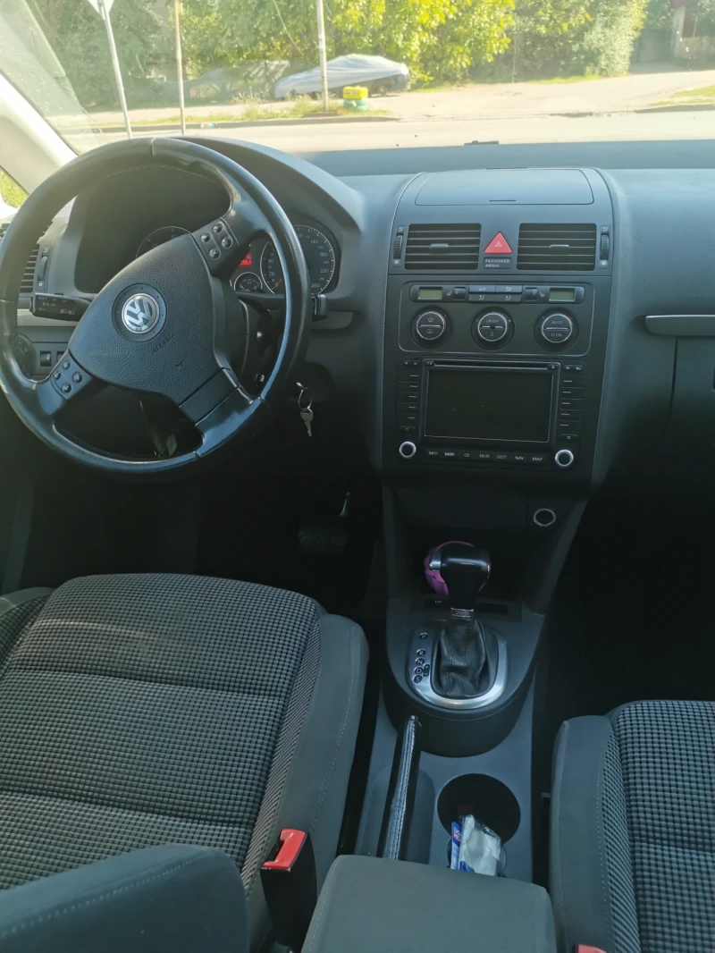 VW Touran, снимка 4 - Автомобили и джипове - 47658252