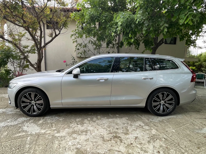 Volvo V60 T4 Momentum Pro Automatic, снимка 3 - Автомобили и джипове - 47856107