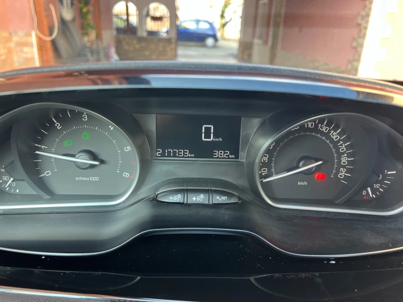 Peugeot 208 1.6Blue-HDI* NAVI* LED* , снимка 16 - Автомобили и джипове - 48949619