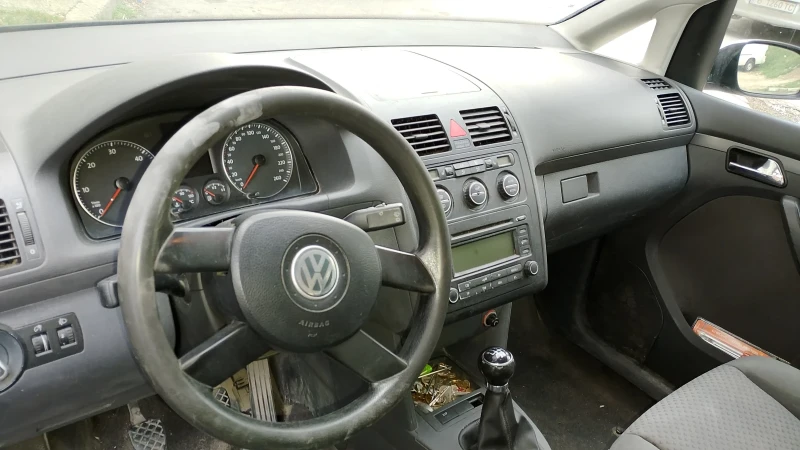 VW Touran, снимка 5 - Автомобили и джипове - 49484108