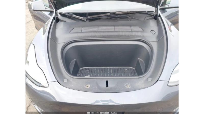 Tesla Model Y Long range 4x4, снимка 12 - Автомобили и джипове - 52452121