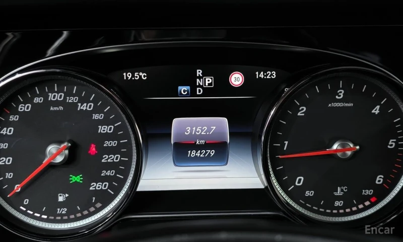 Mercedes-Benz E 220, снимка 8 - Автомобили и джипове - 52992345