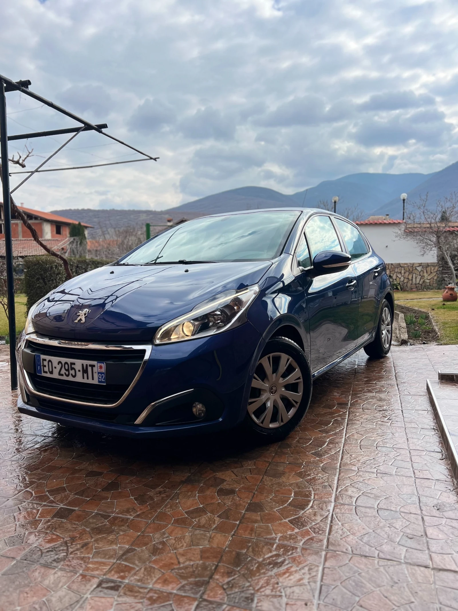 Peugeot 208 1.6Blue-HDI* NAVI* LED*  - изображение 3