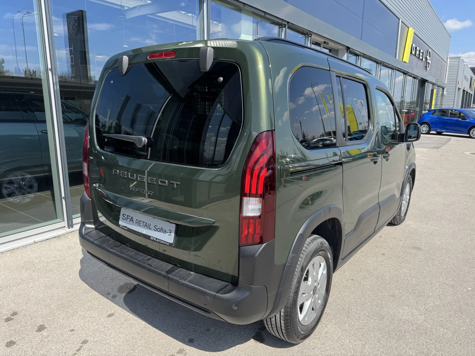 Peugeot Rifter MCA MPV Standard ALLURE 1.5 BlueHDI 130 EAT8 S&S E - изображение 5