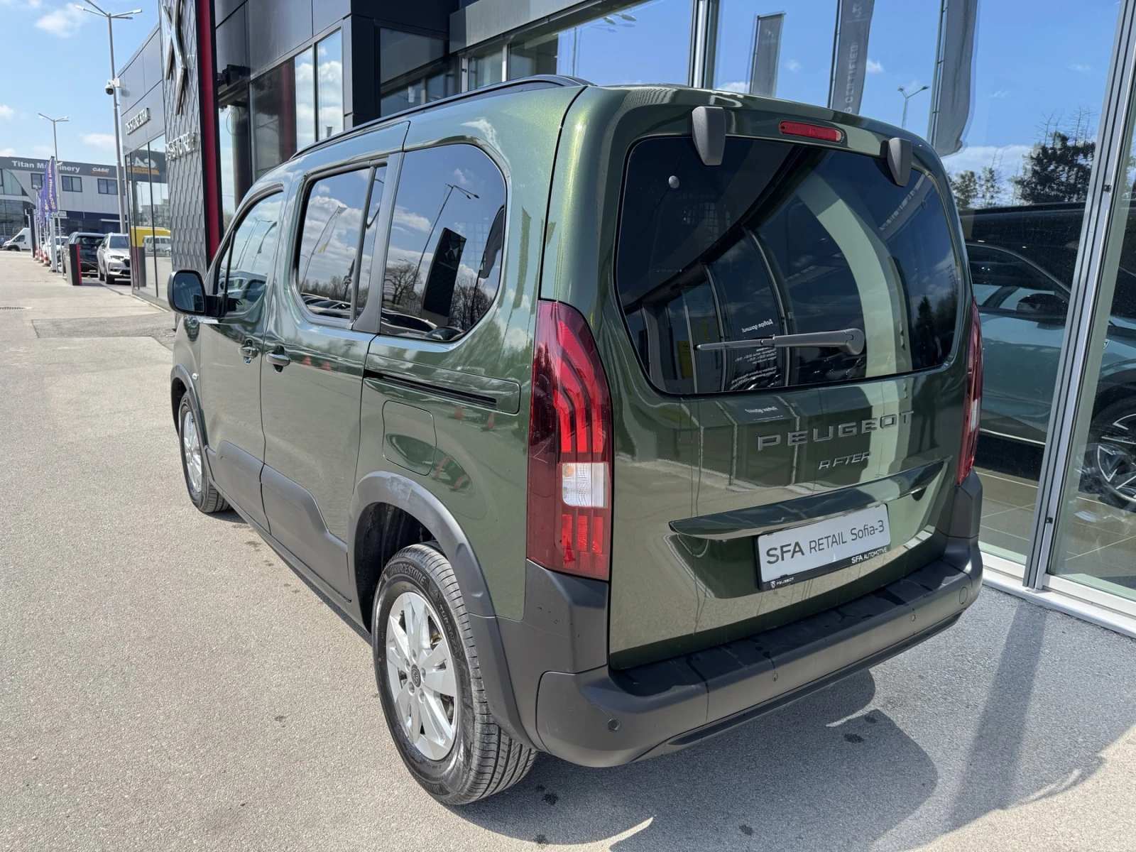 Peugeot Rifter MCA MPV Standard ALLURE 1.5 BlueHDI 130 EAT8 S&S E - изображение 7