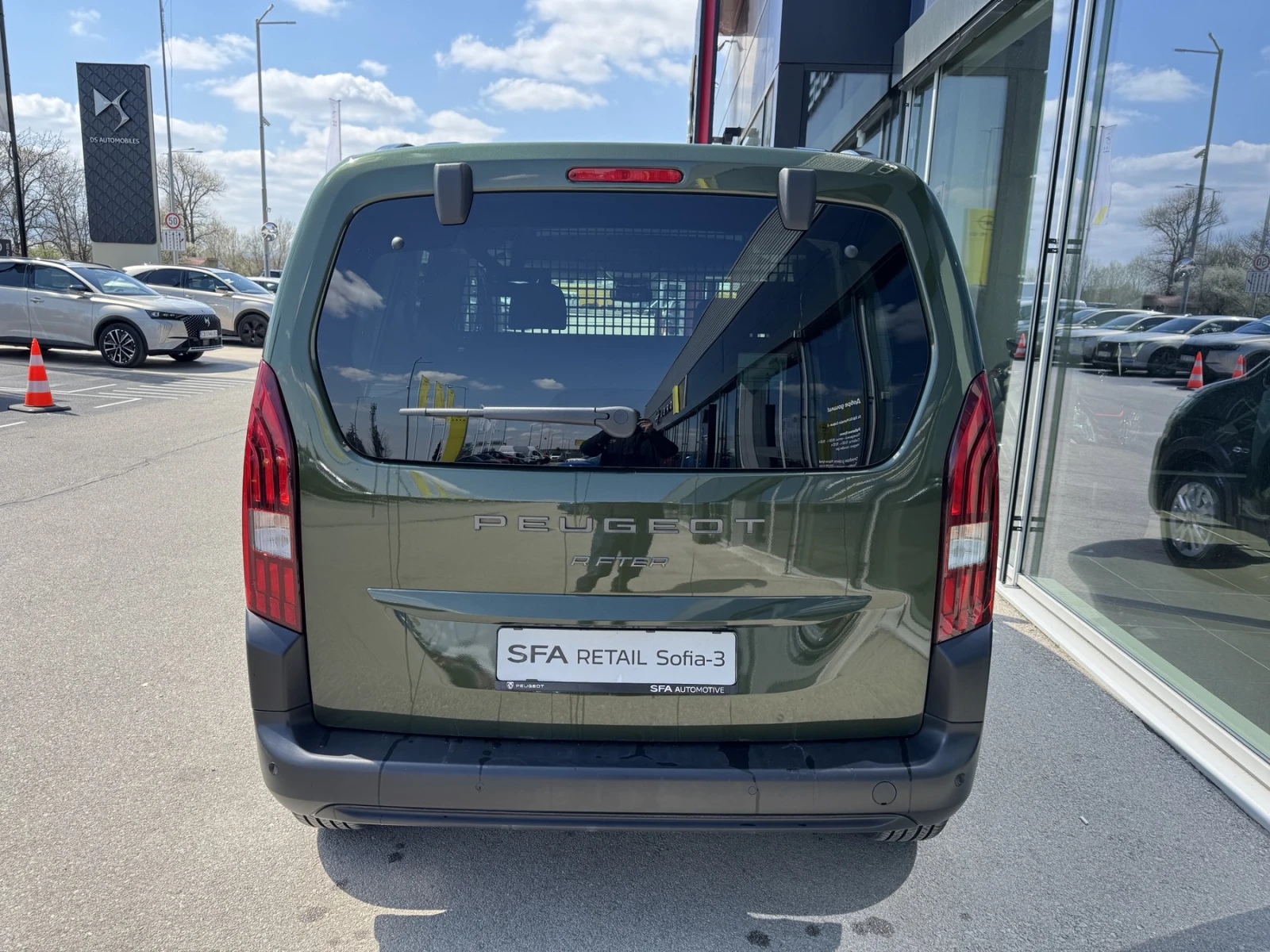 Peugeot Rifter MCA MPV Standard ALLURE 1.5 BlueHDI 130 EAT8 S&S E - изображение 6