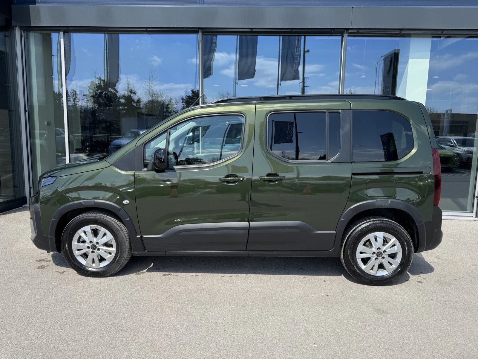 Peugeot Rifter MCA MPV Standard ALLURE 1.5 BlueHDI 130 EAT8 S&S E - изображение 8