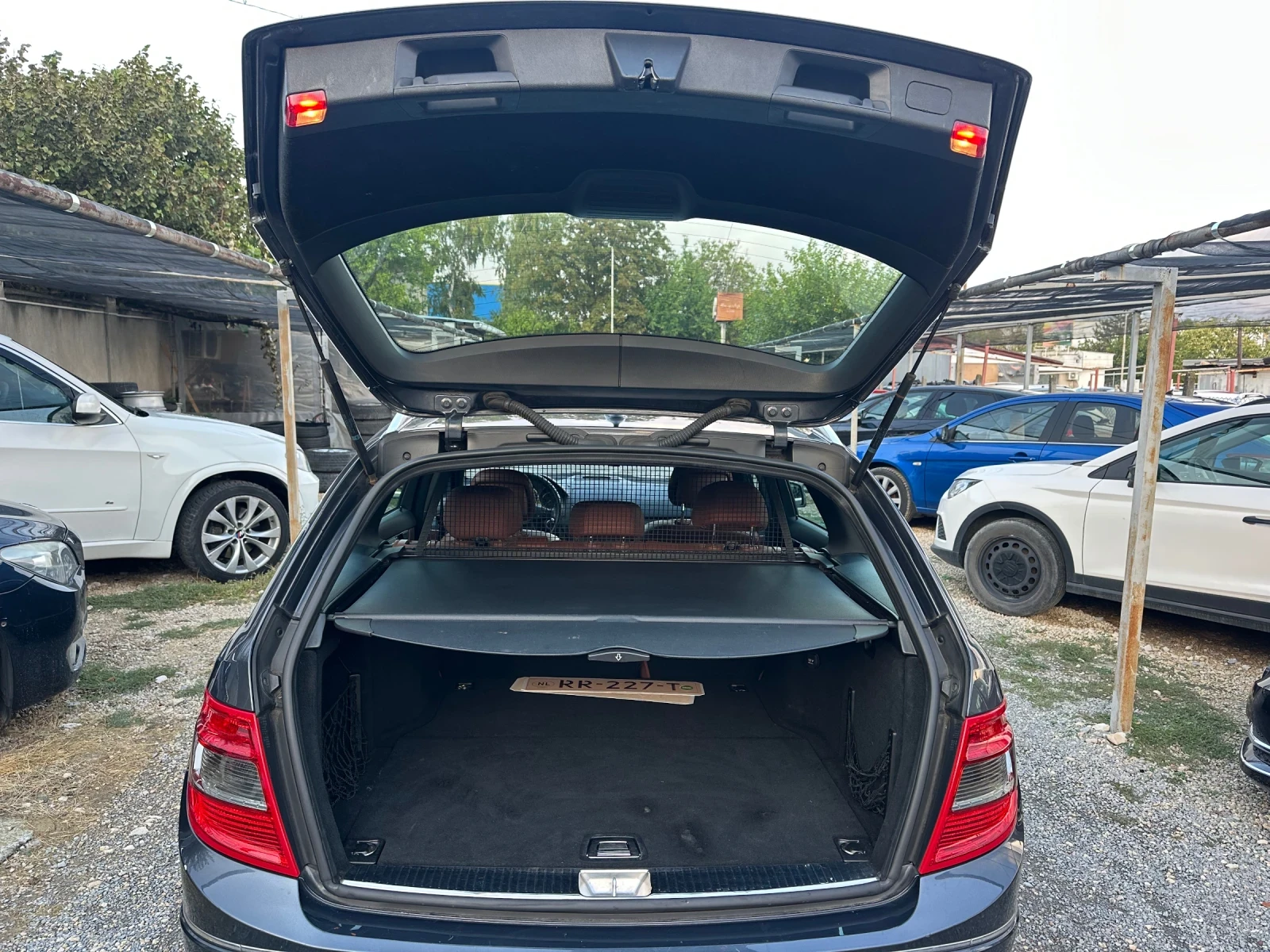 Mercedes-Benz C 220 220-170к.с.ПЕРФЕКТНА - изображение 6