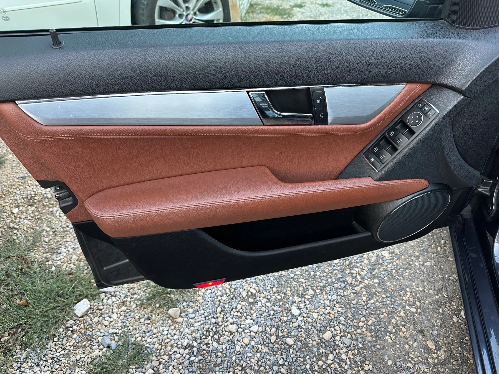 Mercedes-Benz C 220 220-170к.с.ПЕРФЕКТНА - изображение 8