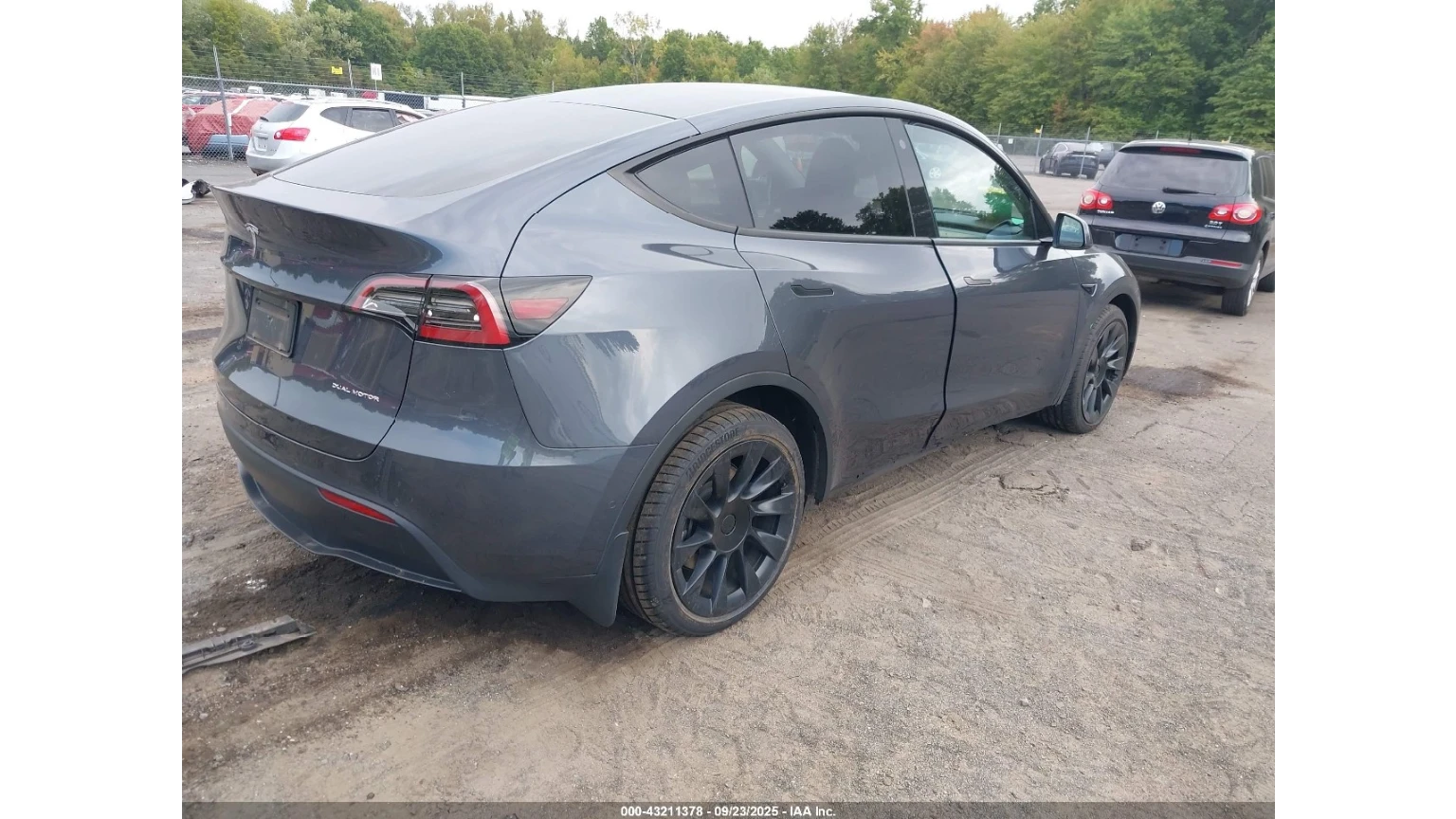 Tesla Model Y Long range 4x4 - изображение 3