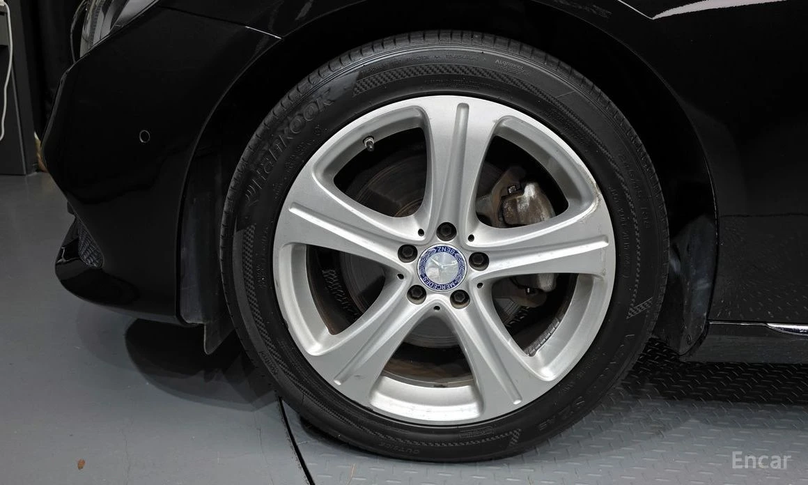 Mercedes-Benz E 220  - изображение 5