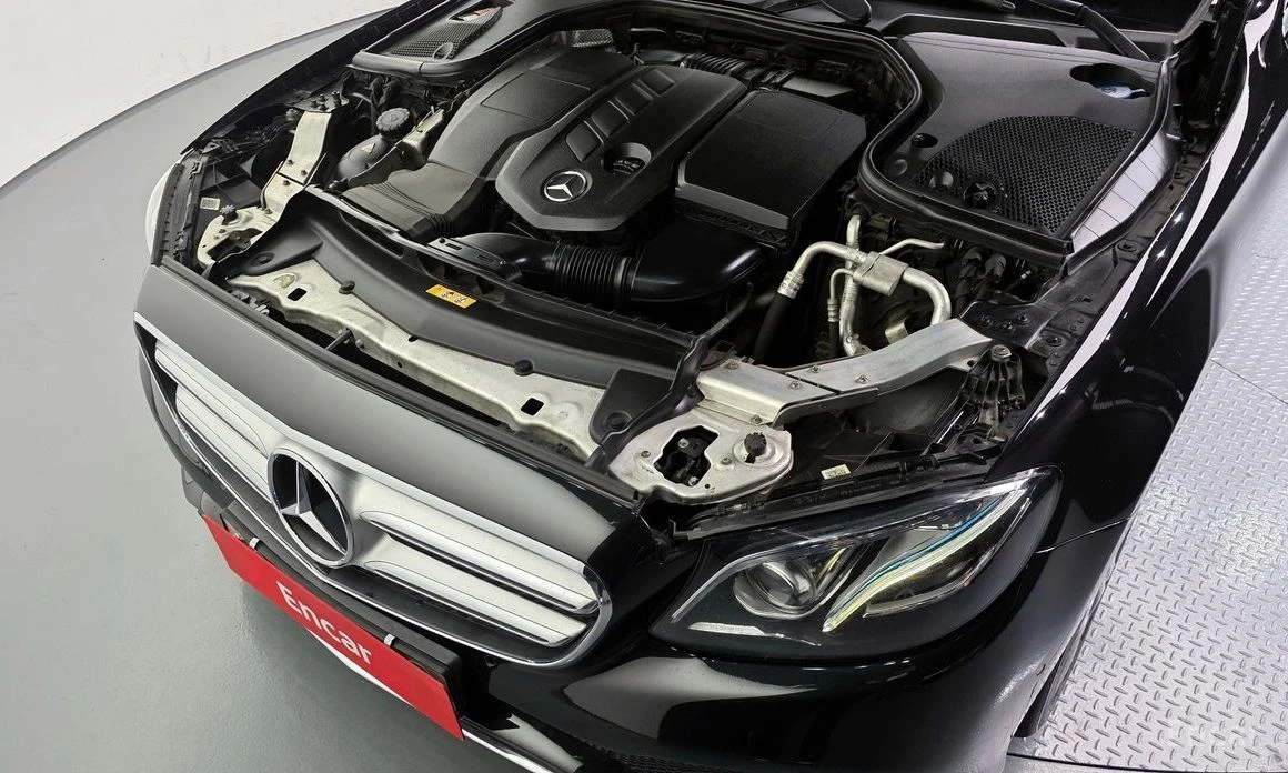 Mercedes-Benz E 220  - изображение 6