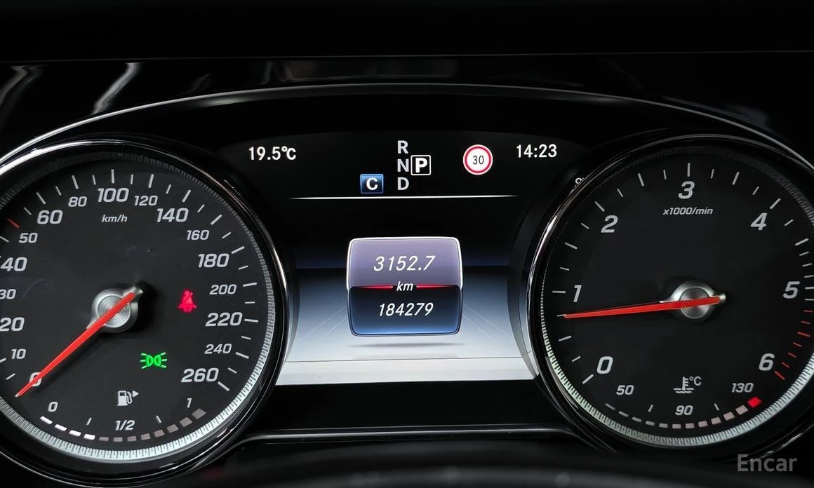 Mercedes-Benz E 220  - изображение 8