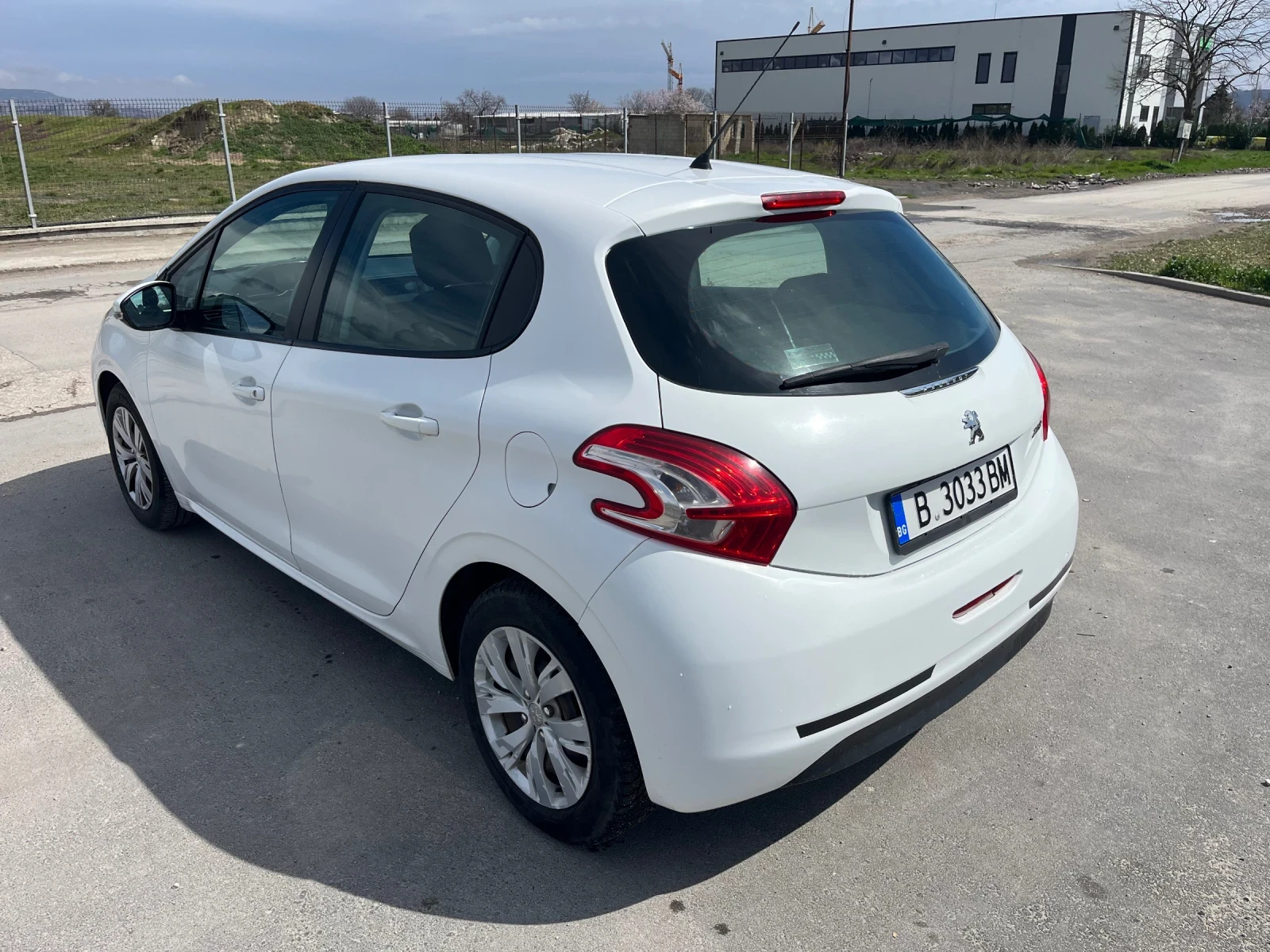 Peugeot 208 1.4 HDI, снимка 6 - Автомобили и джипове - 54171987