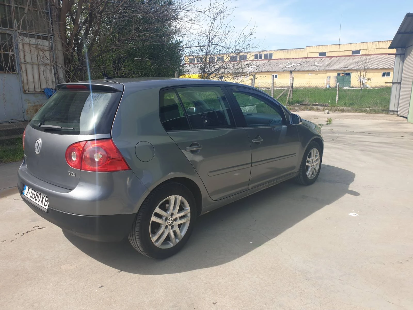 VW Golf 5, снимка 6 - Автомобили и джипове - 54227913