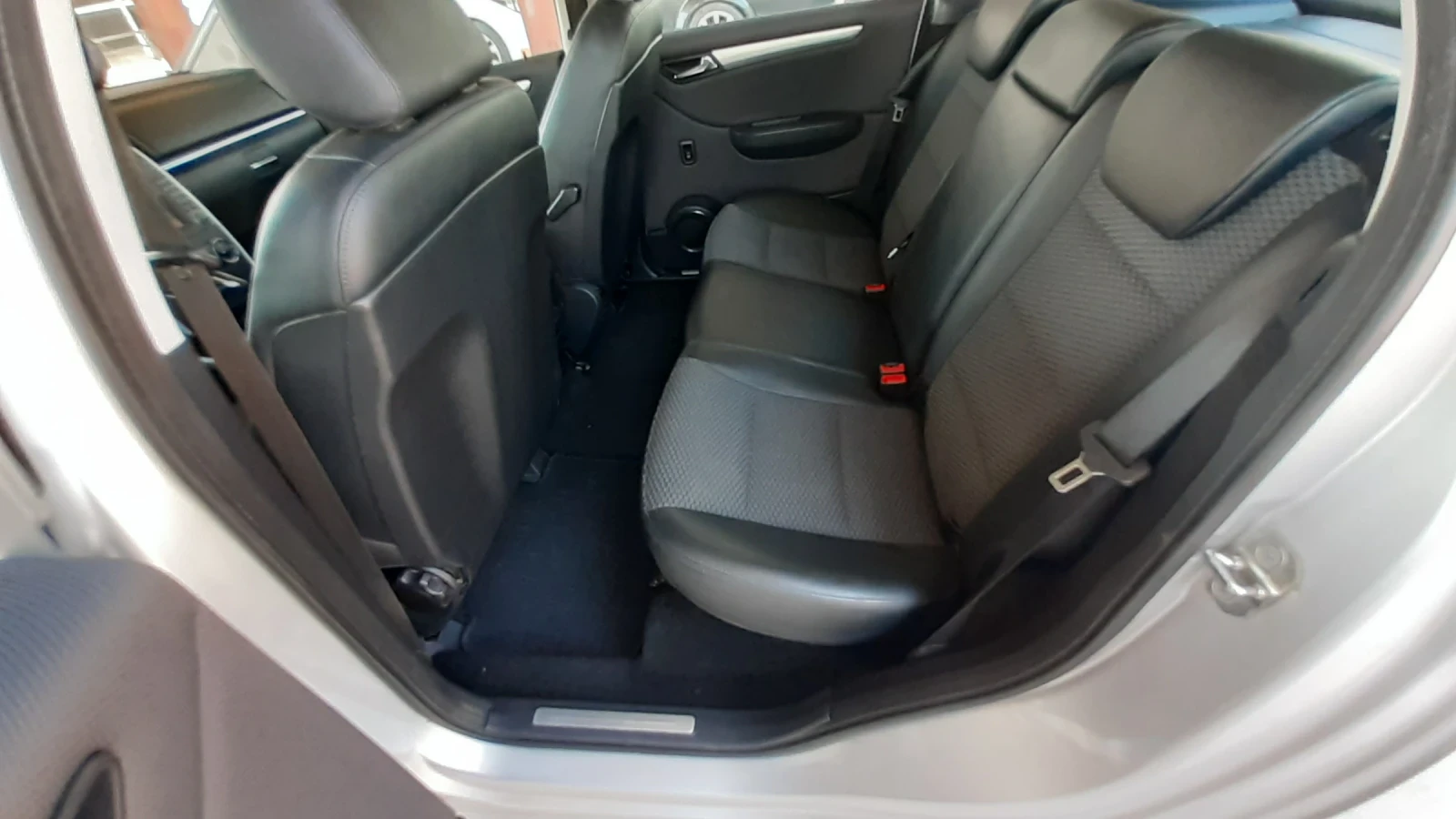 Mercedes-Benz B 180 2.0 CDI 109 k.c. 6 скорости , снимка 10 - Автомобили и джипове - 54915907