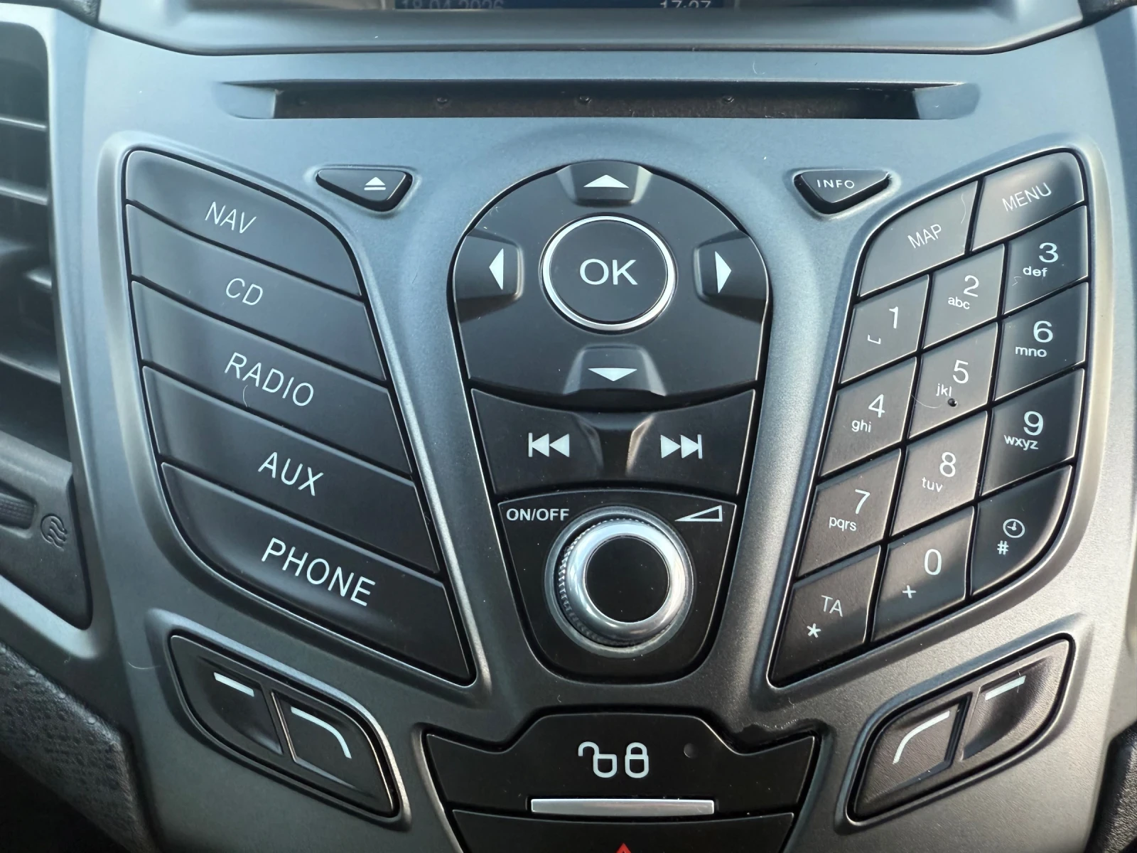 Ford Fiesta 1.5d/Nav/LED/Euro6, снимка 13 - Автомобили и джипове - 55318730