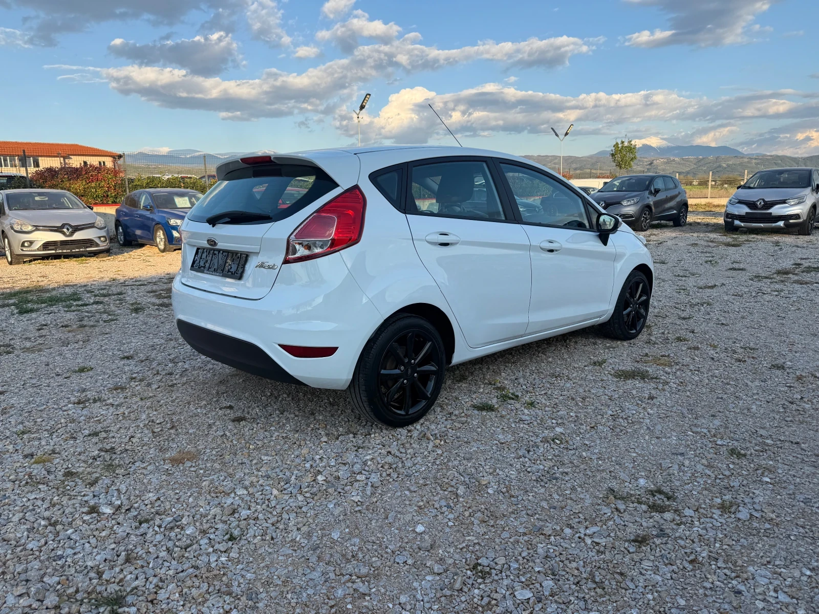 Ford Fiesta 1.5d/Nav/LED/Euro6, снимка 2 - Автомобили и джипове - 55318730
